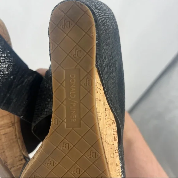 Donald Pliner Black Wedge Sandals Gretta - Picture 8 of 14